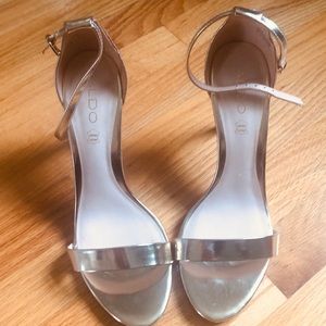 Also high heel shoes Size 9